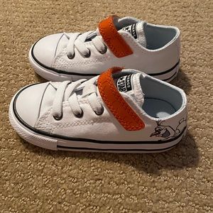 Converse frozen Olaf sneakers. Size 8.
